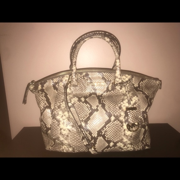Michael Kors Handbags - Michael Kors satchel